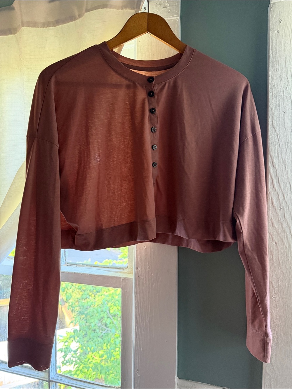 Vuori Cropped Henley Top - Dusty Mauve